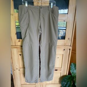 Mountain Hardwear Women's Cargo Pants - Tan